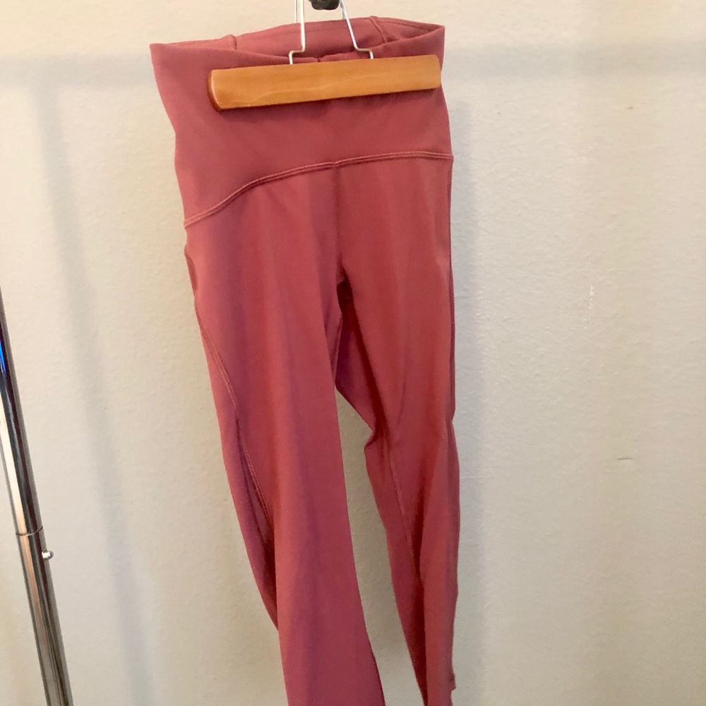 LULULEMON Cropped Pink Leggings